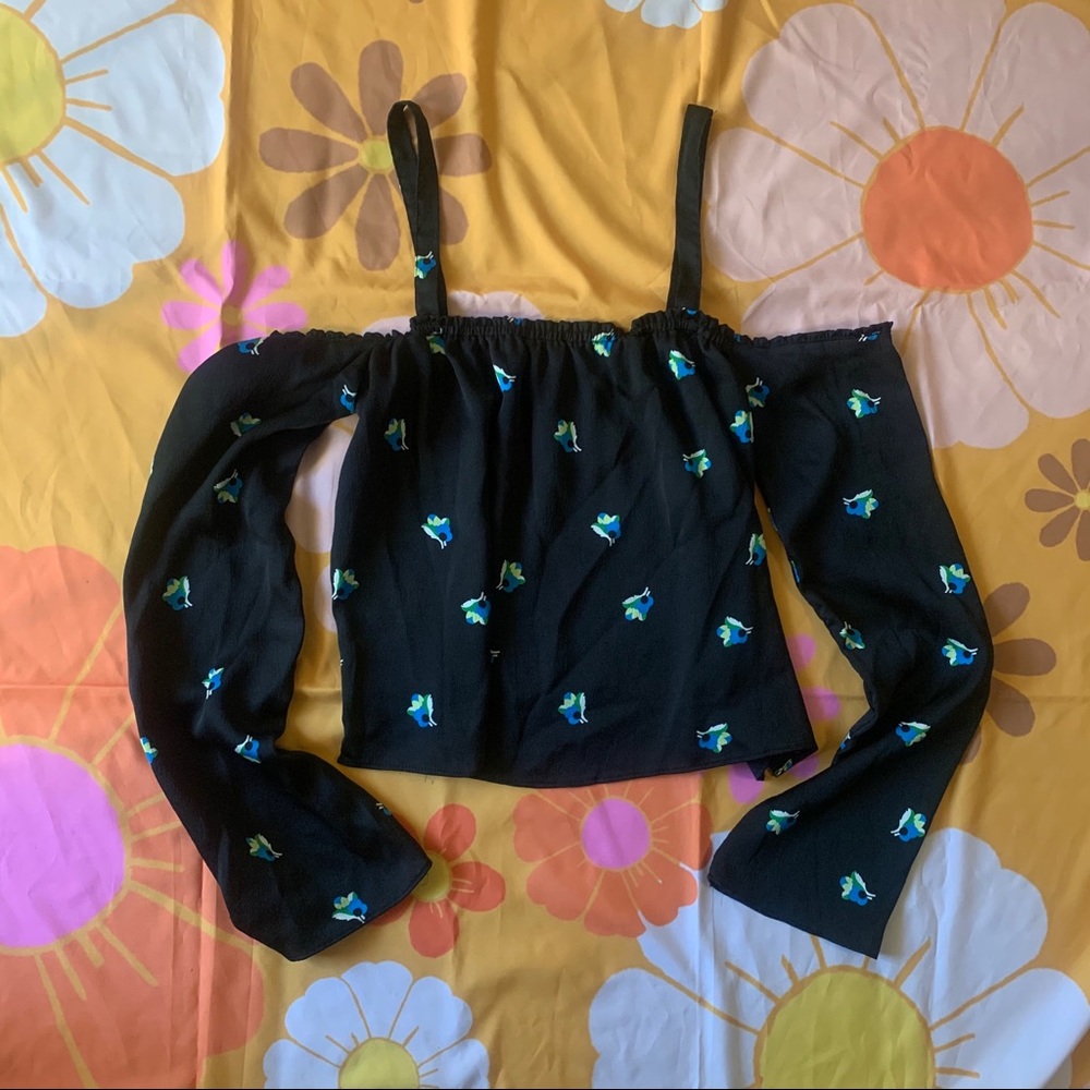 ❌SOLD❌Black Off the Shoulder Too with blue Pattern
